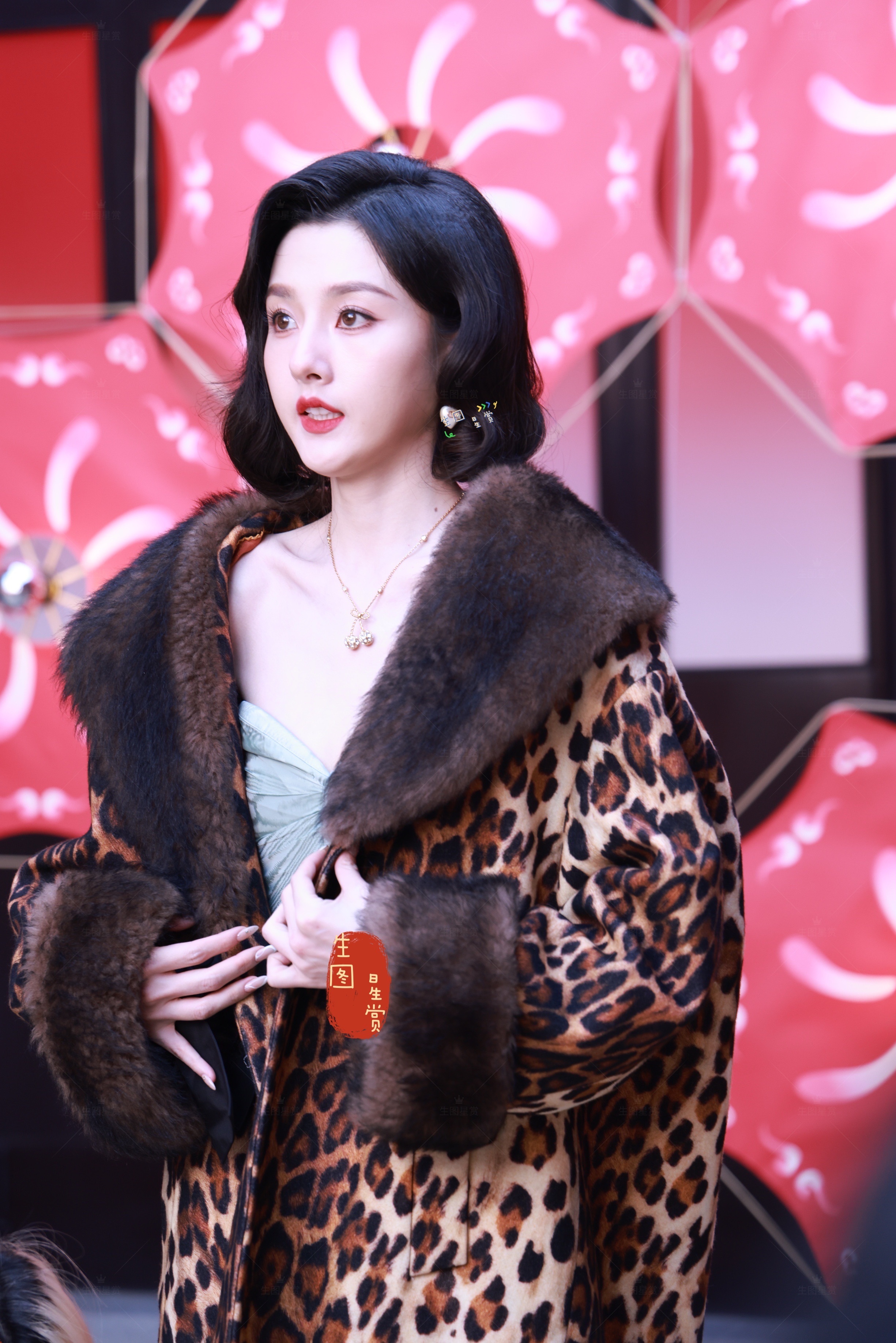 宋祖儿华奴天奴活动生图豹纹富贵女鹅🤎