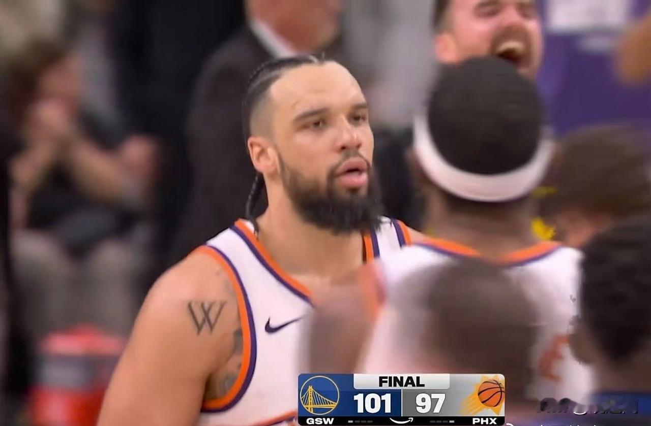 勇士主场101-97逆转太阳值得注意的是，这场逆转是无星阵下的团队胜利。此役