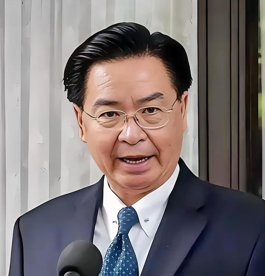 “台独”顽固分子吴钊燮7月4日在社交平台叫嚣：大陆沿着第一岛链展开大规模海上动员