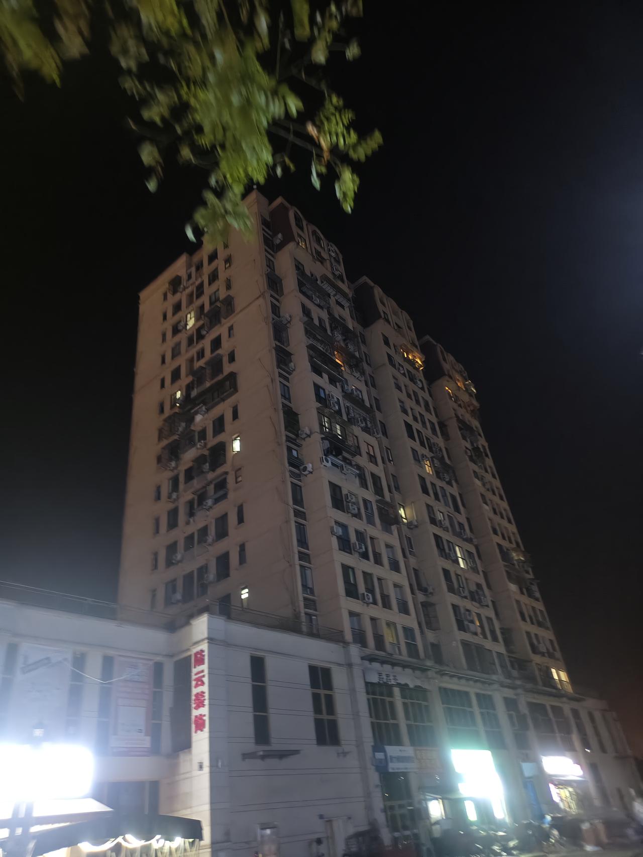 重庆房地产亏的最惨的人肯定就是18年和19年买的西永文旅城的人[捂脸哭]，当年卖房