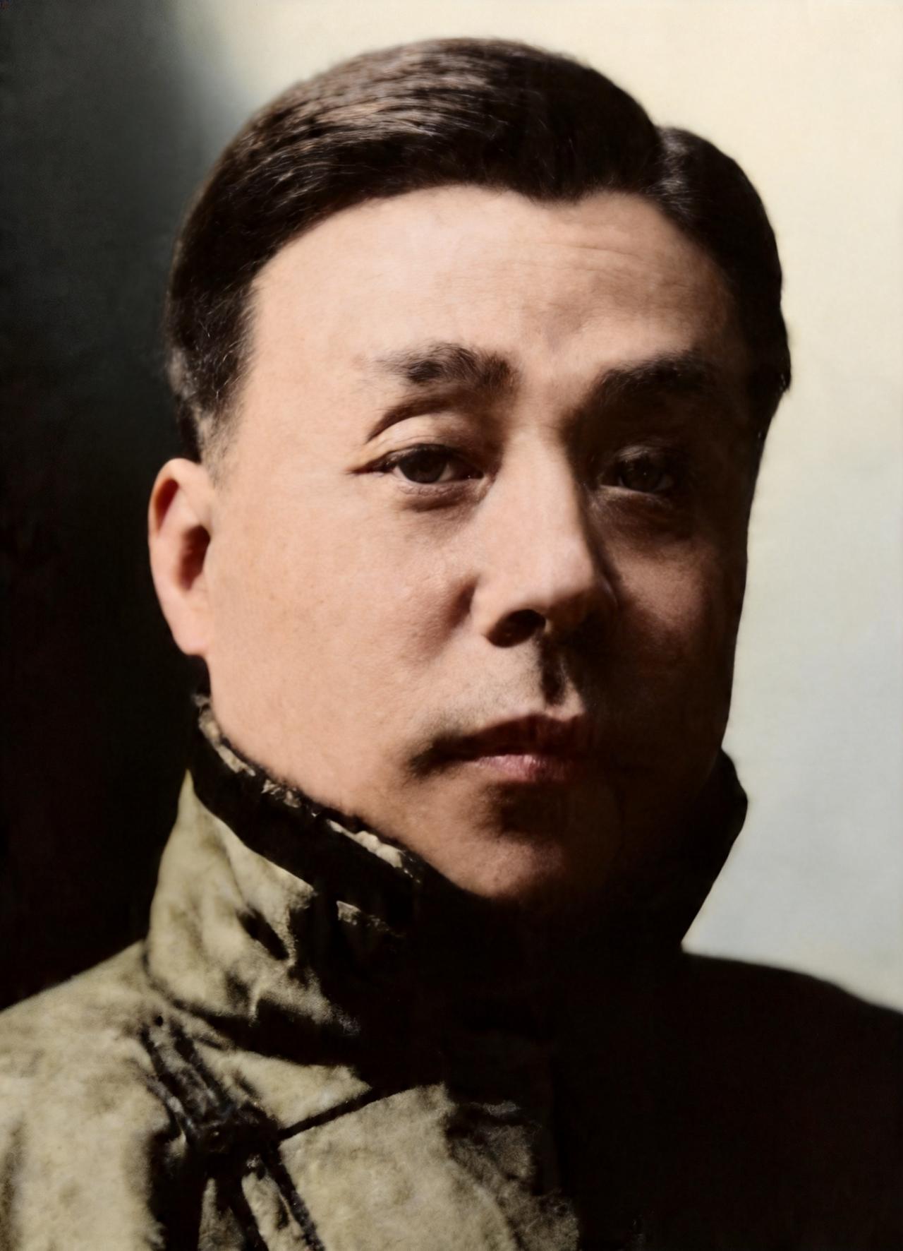 他是李鸿章的外甥张士珩。他的下属刘棻出卖北洋海军的情报，最后导致北京舰队全军覆没