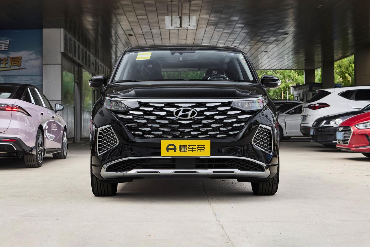 最近朋友家换车，他爸腰不好，妈带俩娃，跑遍4S店才搞懂一件事：不是谁便宜谁对，是