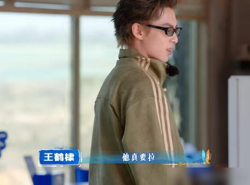 三岁男娃误闯女厕，沈月还在纠结程序，王鹤棣已经把事办了。你身边是不是也有这种