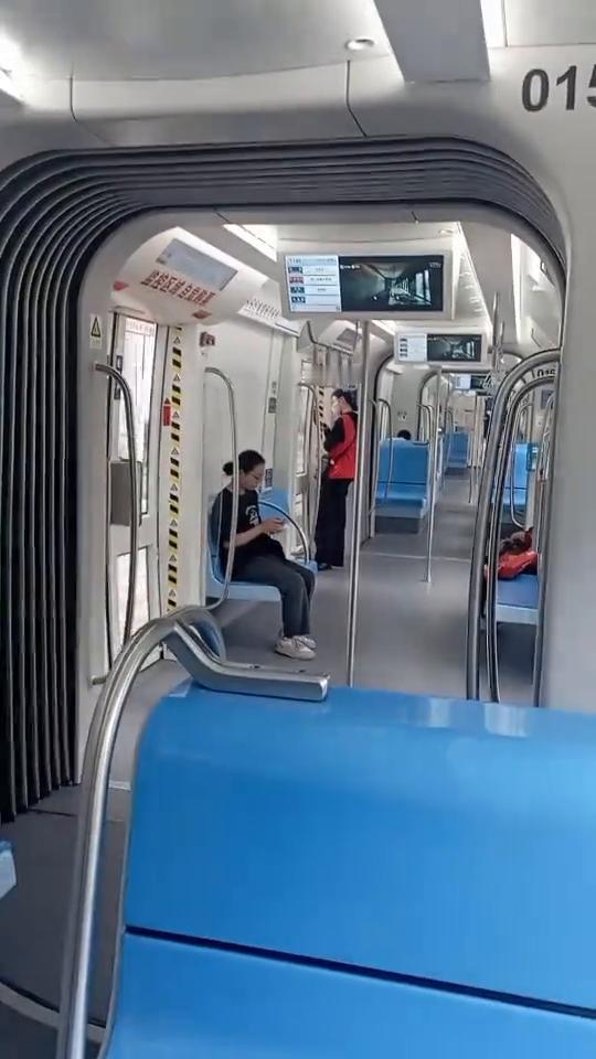 请上车后还没来得及刷卡订票的乘客，请主动刷卡订票，谢谢您的配合。