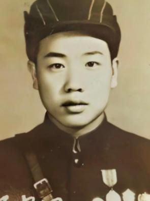 1950年11月29日，一位志愿军排长无视上级命令，放弃驻守高地，放走了美军的5
