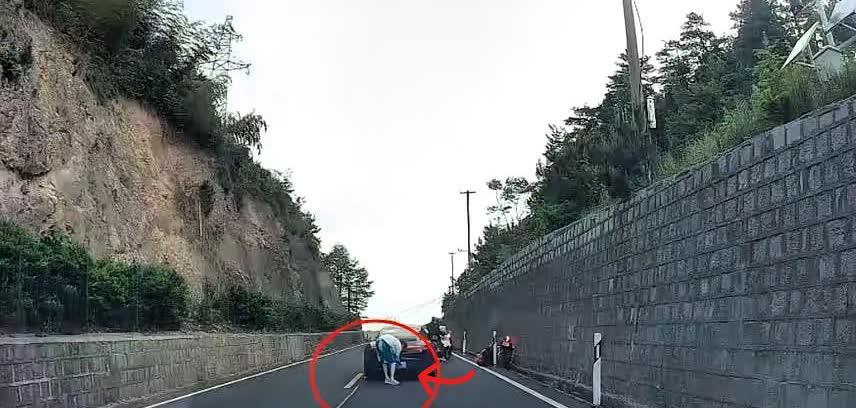 一觉醒来，​宁波保时捷周某的父母天塌了！原本一起普通交通事故，因司机