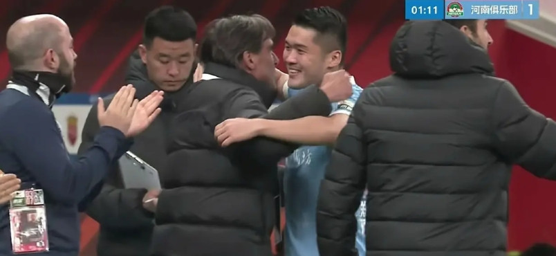 上海海港队应该感谢主场的球门，避免了一场惨败，面对河南队的防守，上港队几乎没有任