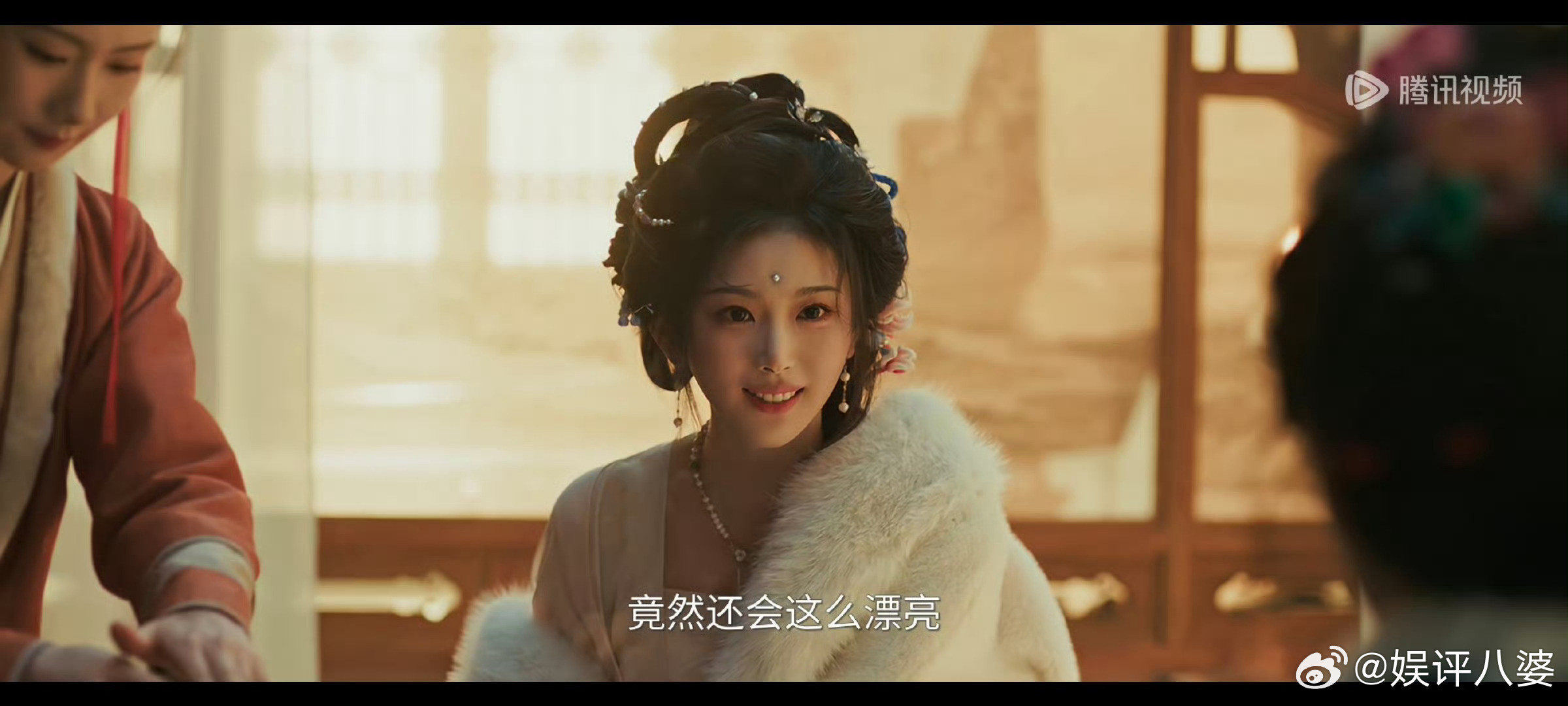 哇塞!孔雪儿逐玉惊艳登场，这颜值直接美翻宇宙🤩。她是会做生意的智慧掌柜，重情守