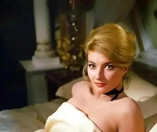 1968年，瑞士一飞机工程师包养了一名16岁的女孩，因花费太大无力支撑，正好一人