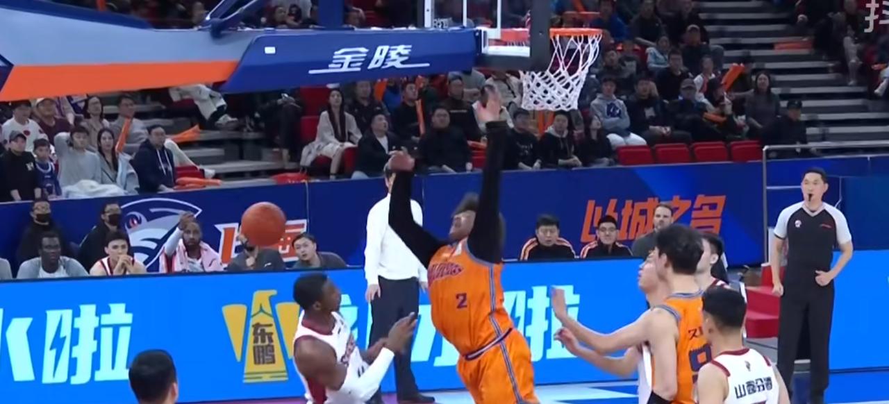 1月11日晚，2025-2026赛季CBA联赛常规赛第13轮，上海久事主场96：