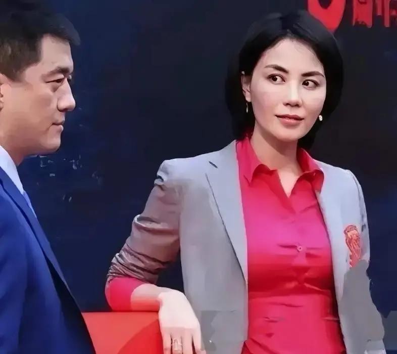 最近李亚鹏的一段陈年采访又被网友翻出来细细咀嚼镜头前他苦笑着透了个底，说两人在一起那么些年，前妻从来