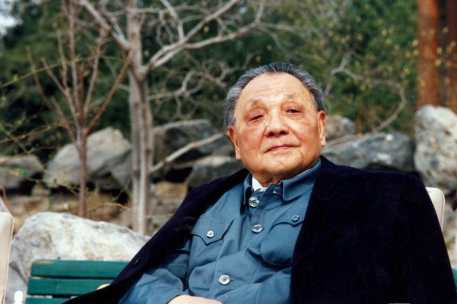 1992年邓小平去上海过春节，在接见上海负责人吴邦国和黄菊时说，回过头来看，我有