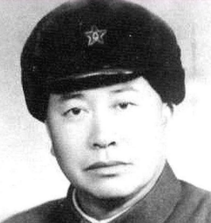 1948年秋，重庆兵团司令罗广文接到弟弟因“通共”被秘密关押的噩耗，这位从不靠钻