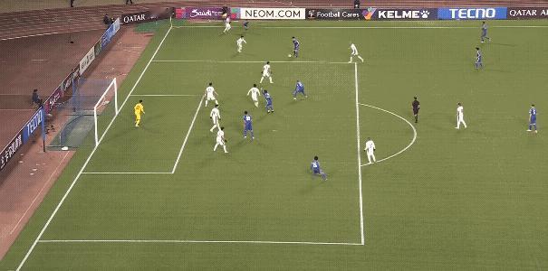 通过成都蓉城丢的第三个球来看，韩鹏飞真的不适合打主力，成都蓉城也不能让韩鹏飞打主