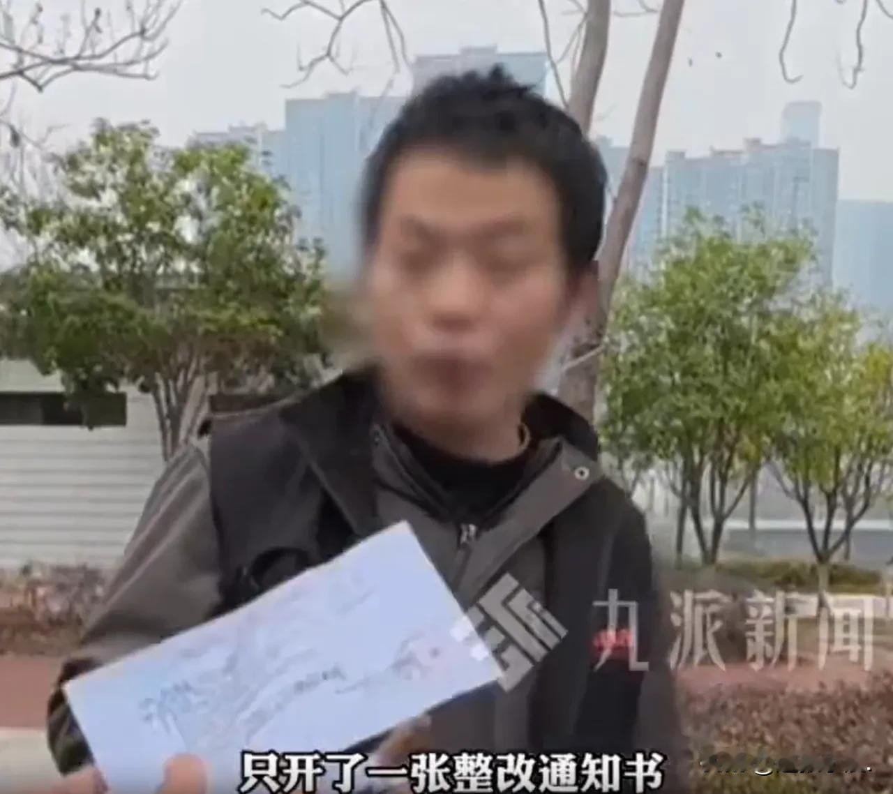 湖南长沙的一位交警，最近因为一碗泡面火了。春节期间，街上车少了许多。一位交警