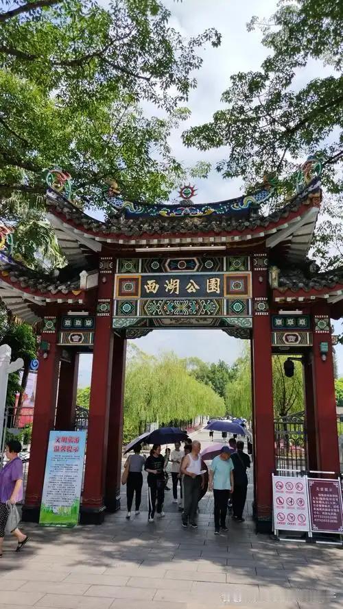 在福建福州，有一处地方，或许没有东京的樱花盛开，也没有巴黎的浪漫街角，但它却用最