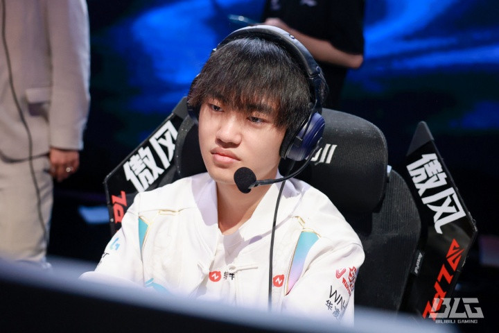 燃尽! Knight岩雀加里奥表现不输Rookie 但无奈队友差距无奈躺输