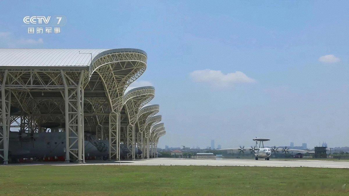 考眼力的时候到了，数一数一共多少架预警机