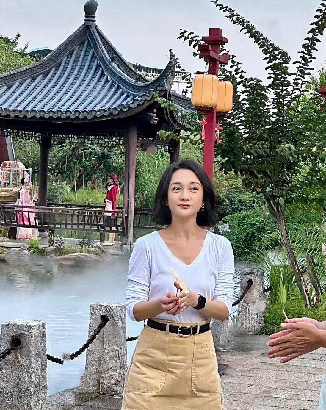 真的是出名要趁早，我都快40的人，从小都是看她的电视电影长大的，结果你跟我说她才