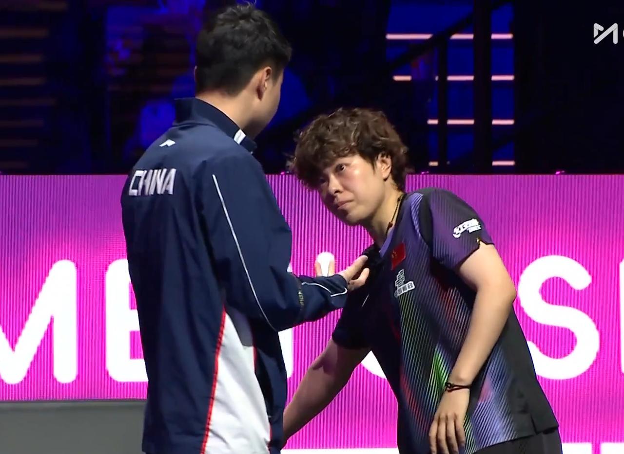张本美和太鸡贼了！局间指导，张本宇居然用日语交流！而于子洋指导大迪，被全网直播
