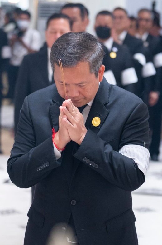 这番话透露出对柬埔寨政府行为的强烈不满，尤其是在柬埔寨在中国投资和合作方面的态度