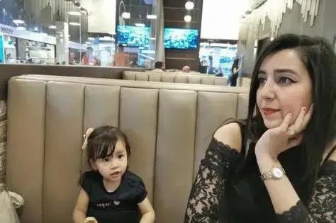 2018年，31岁农村小伙袁鹏，想娶非洲27岁富家女。岳父伸出一个手指晃了晃