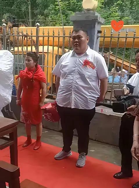 今天终于结婚了，属实不错，以后不会是孤单一人了太厉害了。