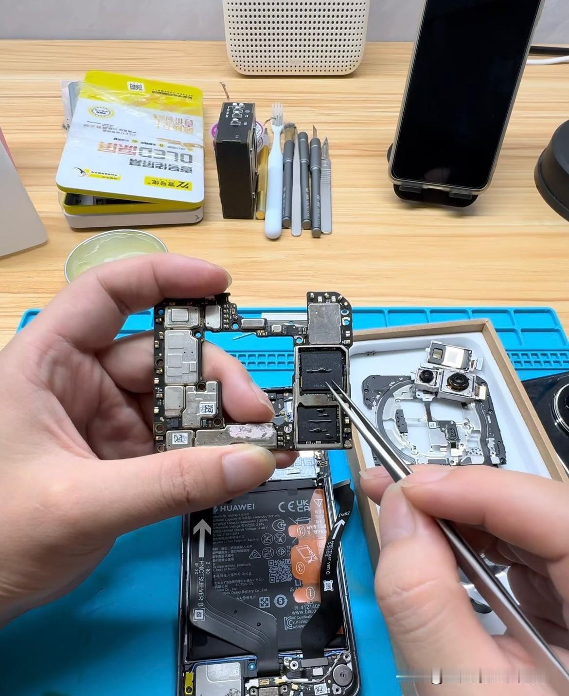 ‼️‼️苹果13手机用了5年，早上突然开不了机，黑屏了吓我一跳……翻箱