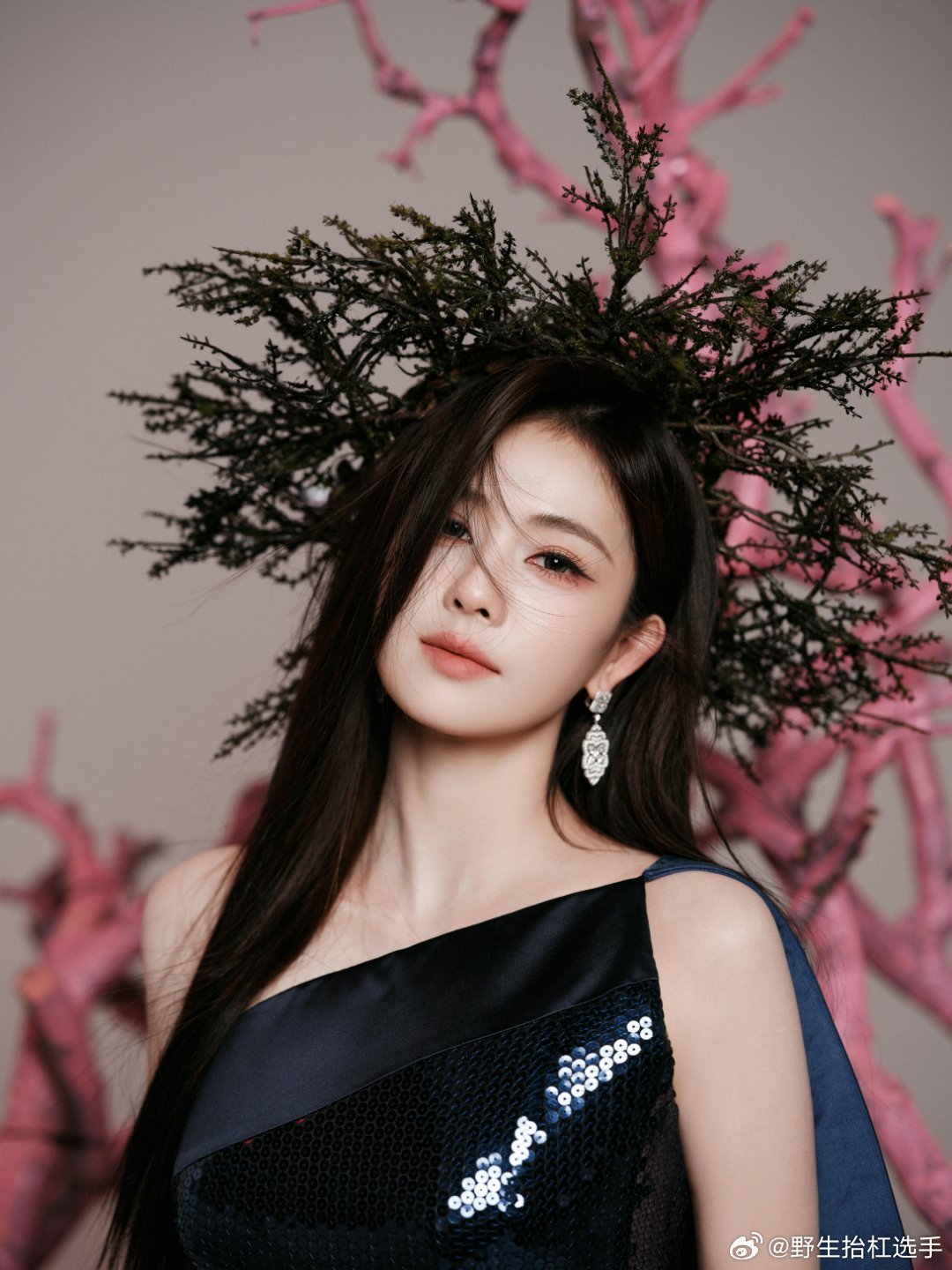 白鹿大气从容妆杨单老师出手就是绝！给白鹿化的大气从容妆，清冷贵气拉满，每一帧都美