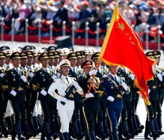 九三阅兵两大悬念第一大悬念，我国六代机歼36和歼50已经试飞并量产，六天无人机