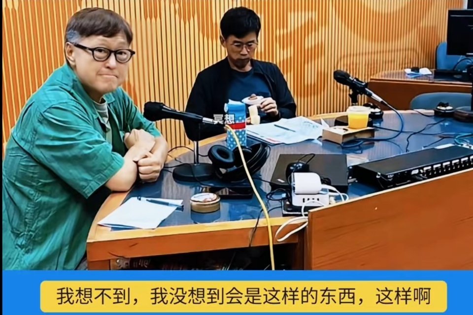 这次周星驰回香港宣传《功夫女足》，上了两个老友的节目，一个人黎芷珊的《一周星星》，一个人谷德昭的《爆