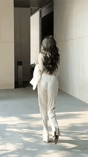 打分的话，哪一个更高一点？我选第一个。