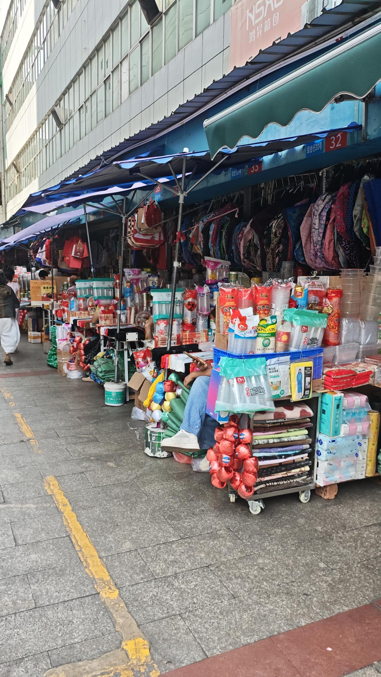 原来住南宁交易场附近，以前经常去那边逛。都说现在人流量少了，生意不好做了，今