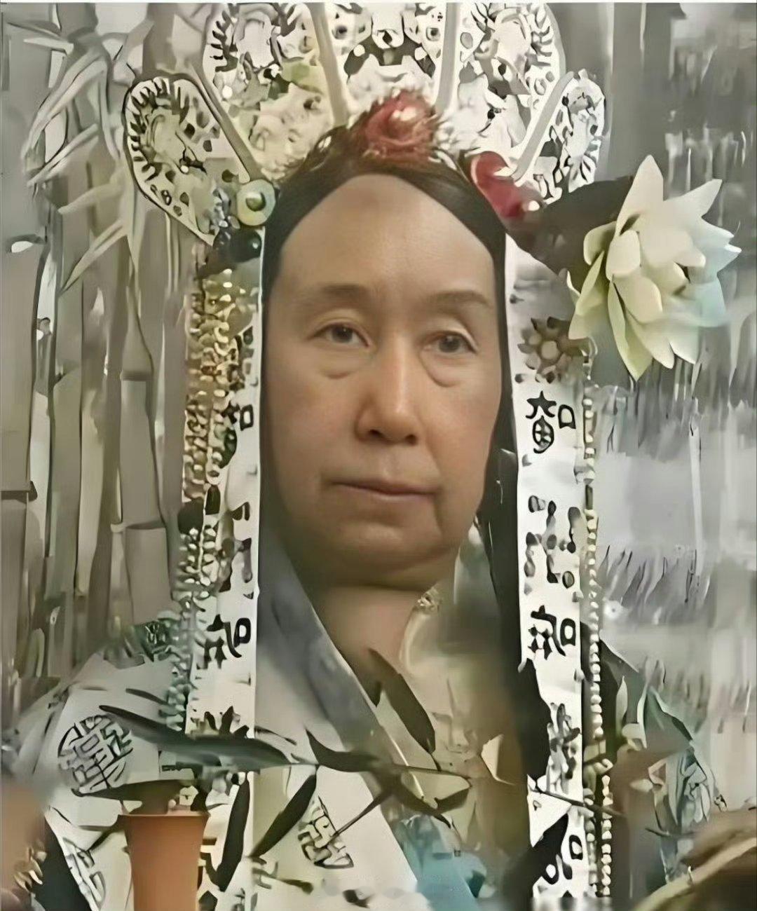 真实的慈禧像，颜值一言难尽。怪不得她男人咸丰帝，只活了31岁。