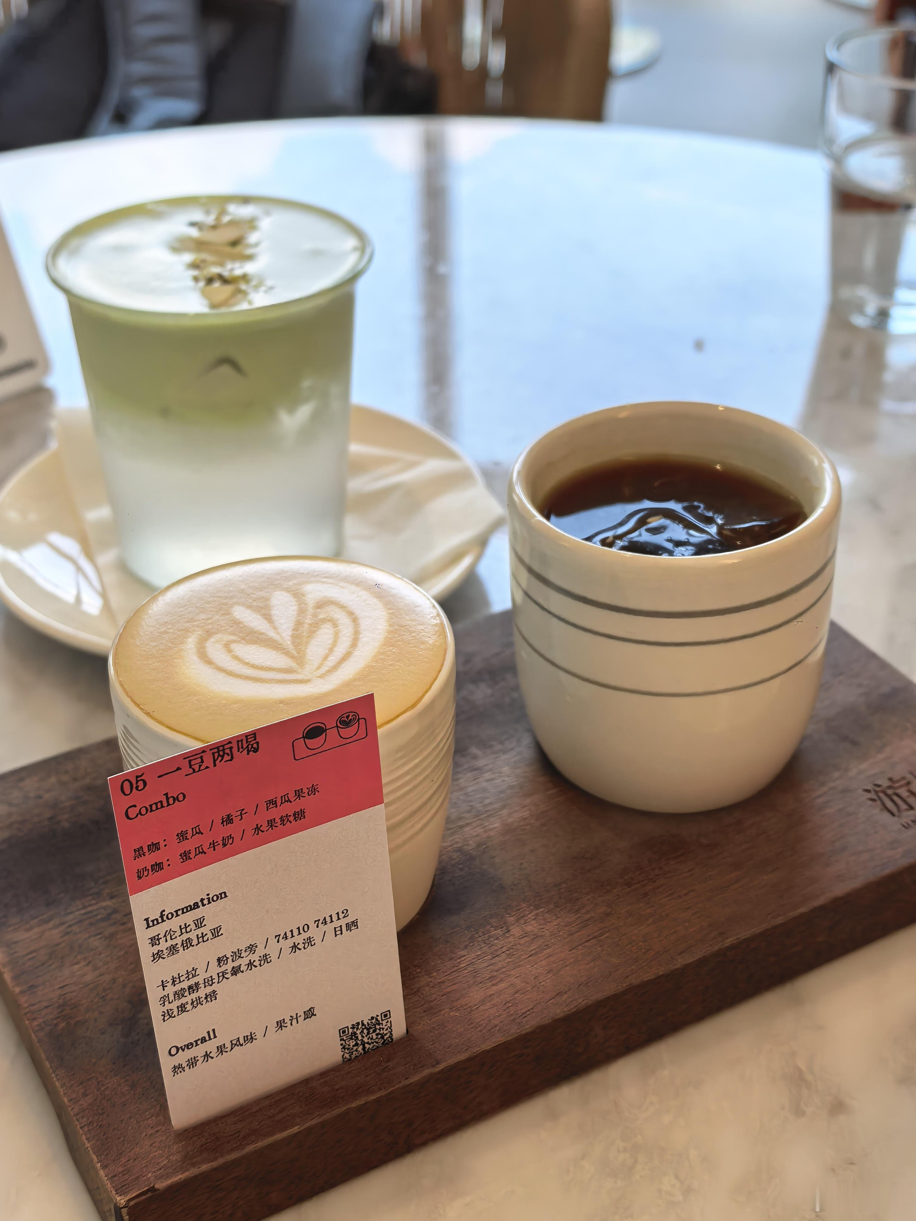 今天来南昌红谷滩，坐在全国最高的摩天轮底下喝咖啡☕CBD是不一样哈，从老城区吃