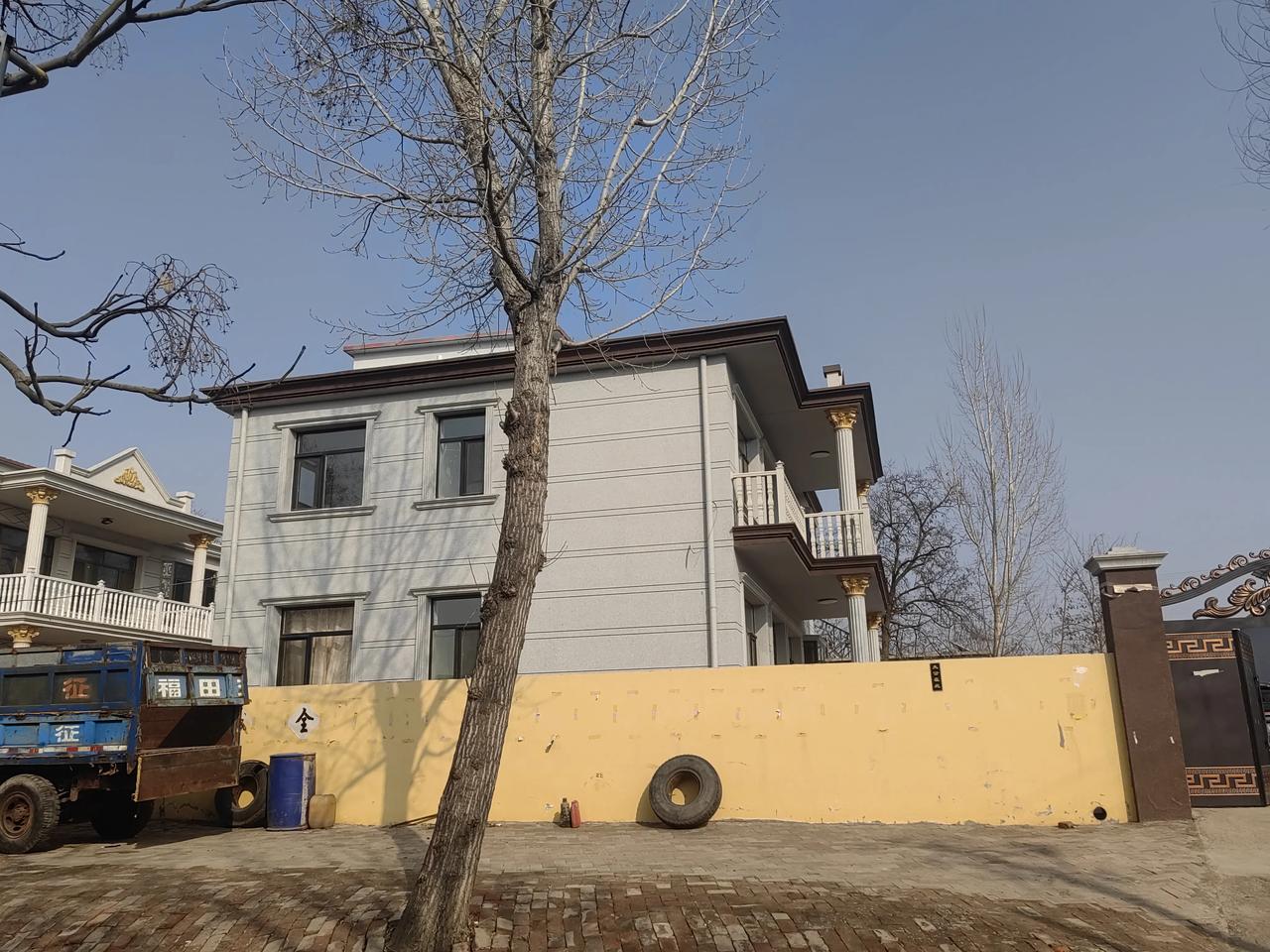 今天接着聊老太太家的事情。她只要说起自己的经历，就有说不完的话，充满乐观和自豪