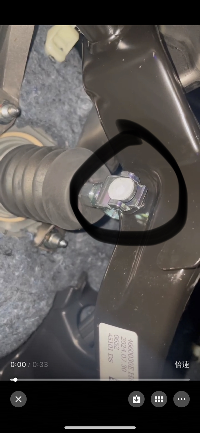 十一代雅阁刹车总泵异响十一代雅阁，刹车总泵跟刹车踏板连接处，车辆通电或者启动状