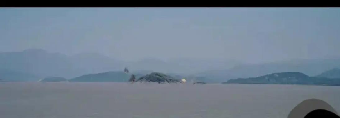 你敢信吗？一场决定几十万人命运的决战，指挥部里连一声枪响都没有。只有电报机单