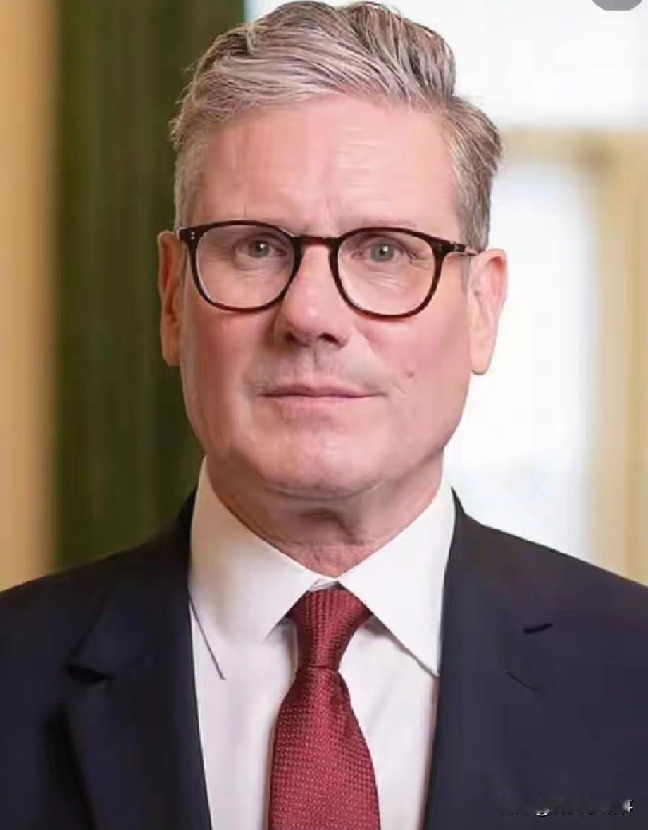 刚从北京回来没几天，英国首相斯塔默就在议会大发雷霆，指着反对派的鼻子破口大骂！斯