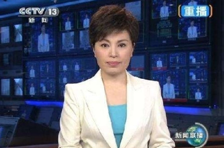 1998年《新闻联播》开播前15分钟，李瑞英突然接到儿子坠楼的消息，电话里说：“