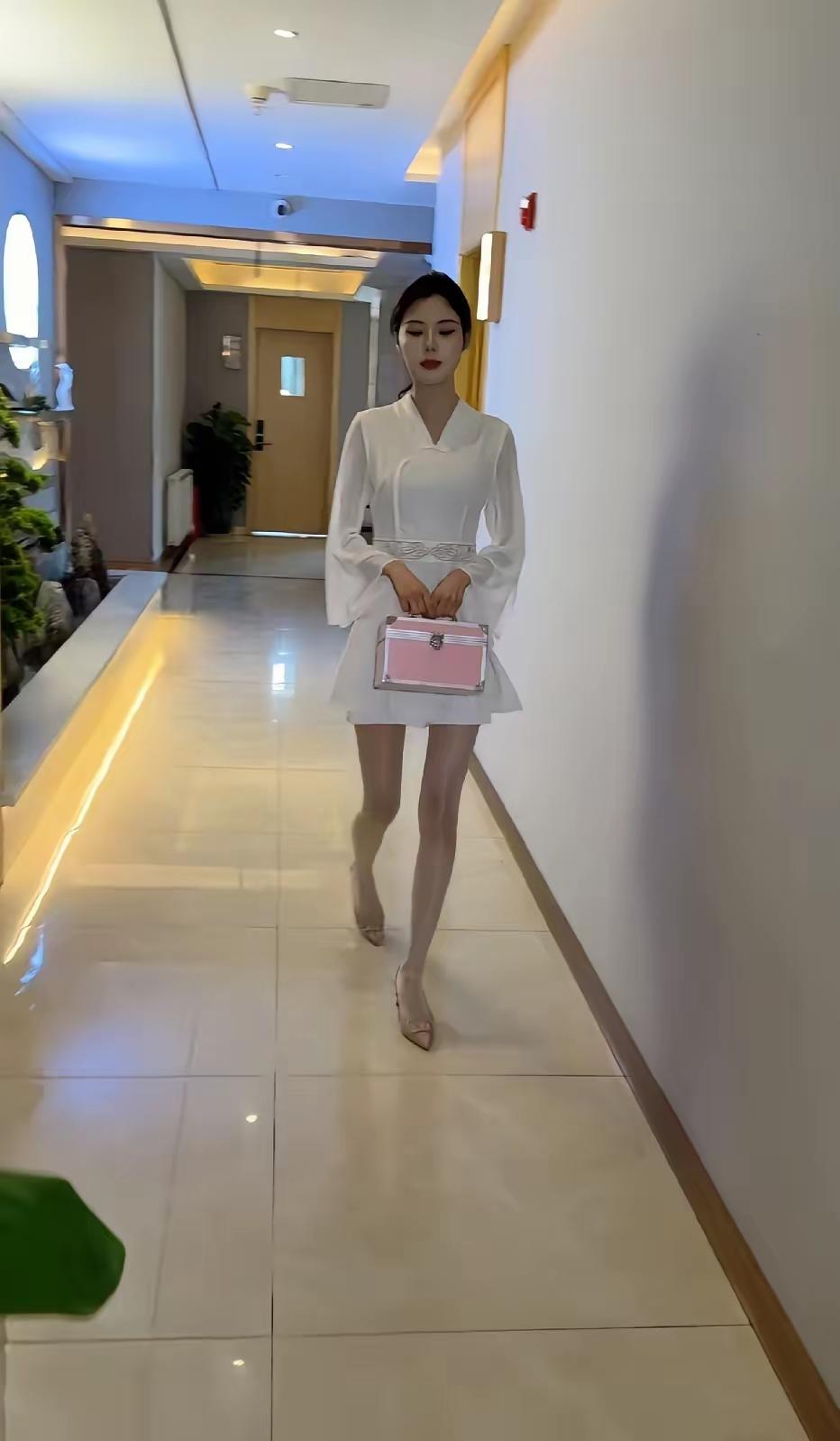 据说自从13号技师来到店里以后，店里的营业额直线升升，到了月底直接翻倍了，不知道
