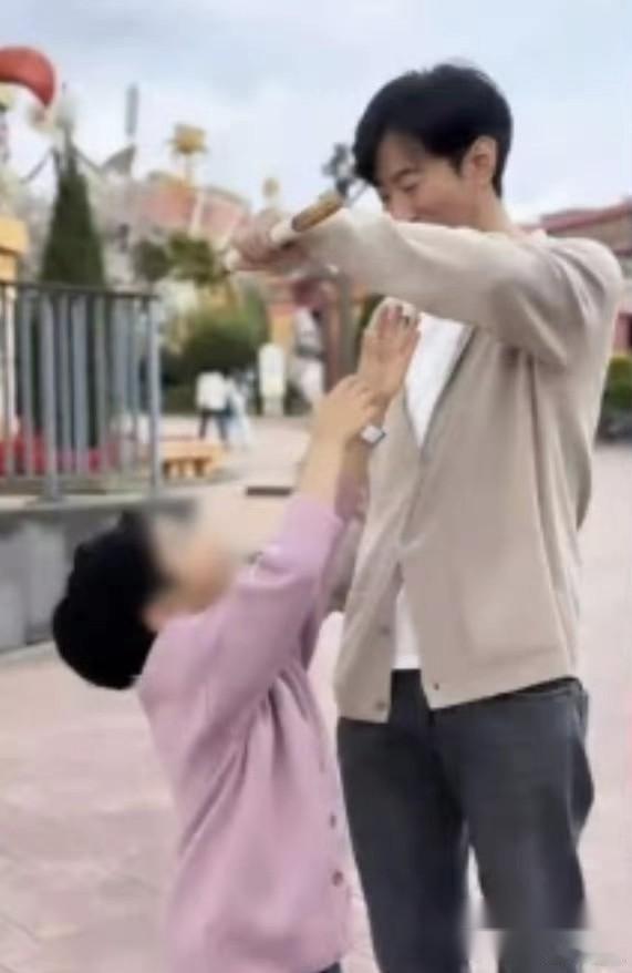 蔡琳曝和高梓淇离婚的原因！6月14日，演员蔡琳和高梓淇这对昔日夫妻上了热搜，这