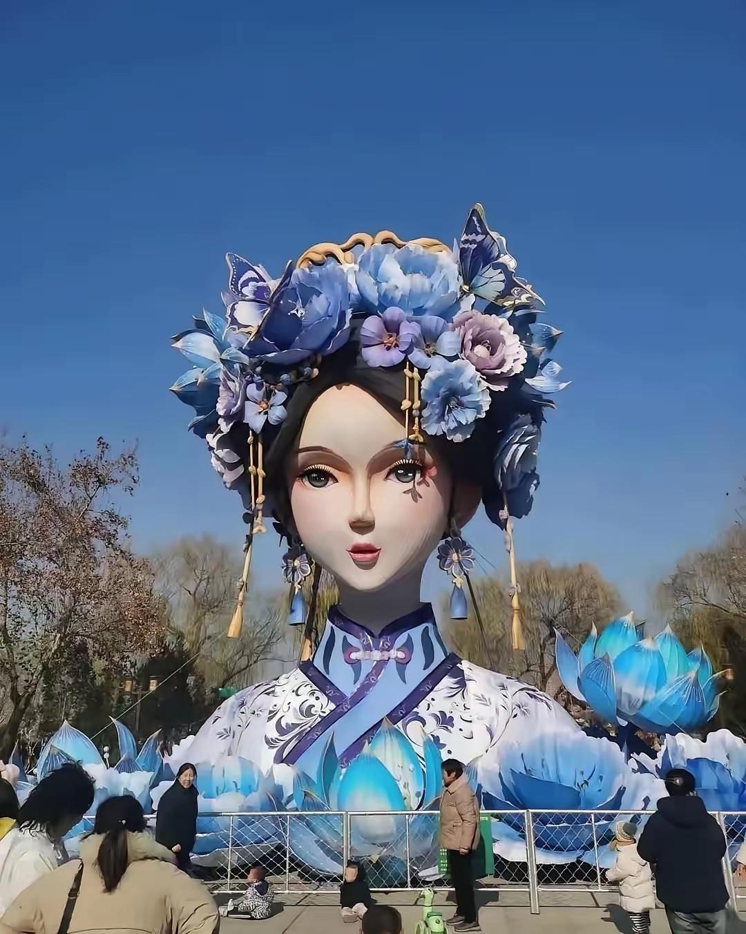 坚决要求，把这个琼瑶制造的虚构的人物，从济南清除出去！包括但不限于雕塑、卡通、