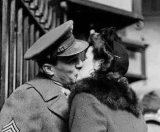 “再吻我一次，好吗？”1944年，德国721细菌研究所，一位女管理员哀求负责人亨