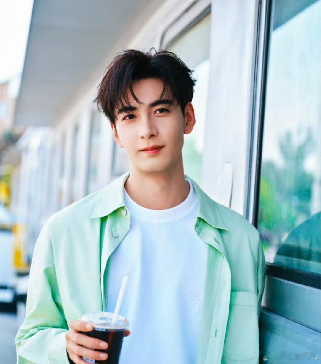 1、林一这边角色资源还都不错，人气大制作配角有，AB级主角戏项目也能撕得到，可是