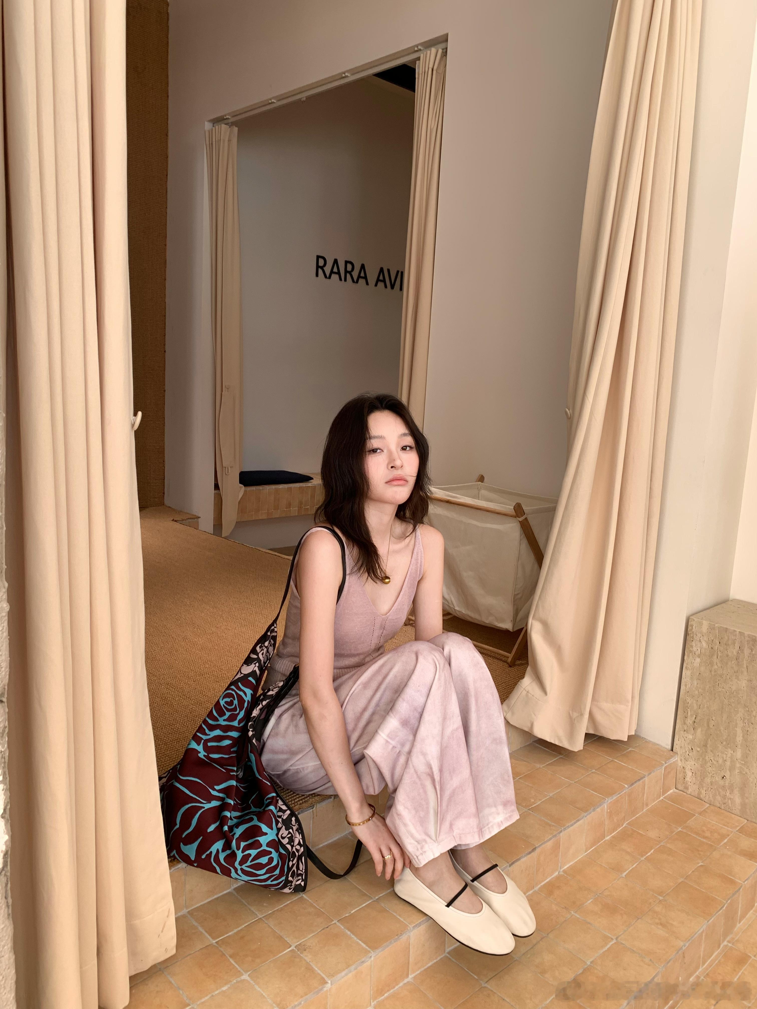 简简单单的一套搭配100%棉做旧粉紫牛仔裤100亚麻套装内搭背心单穿也很可！版型