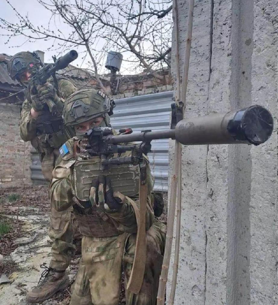 大帝刚宣告取得胜利，俄军就火速调派王牌部队——第76空降师，连威力巨大的温压弹都