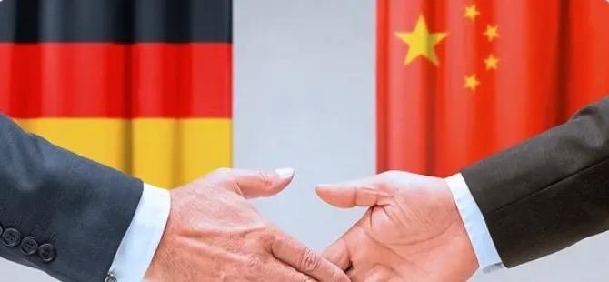 中德合作有带动欧洲经济复苏的潜力，但前路坎坷。德国经济面临能源成本高、制造业外流