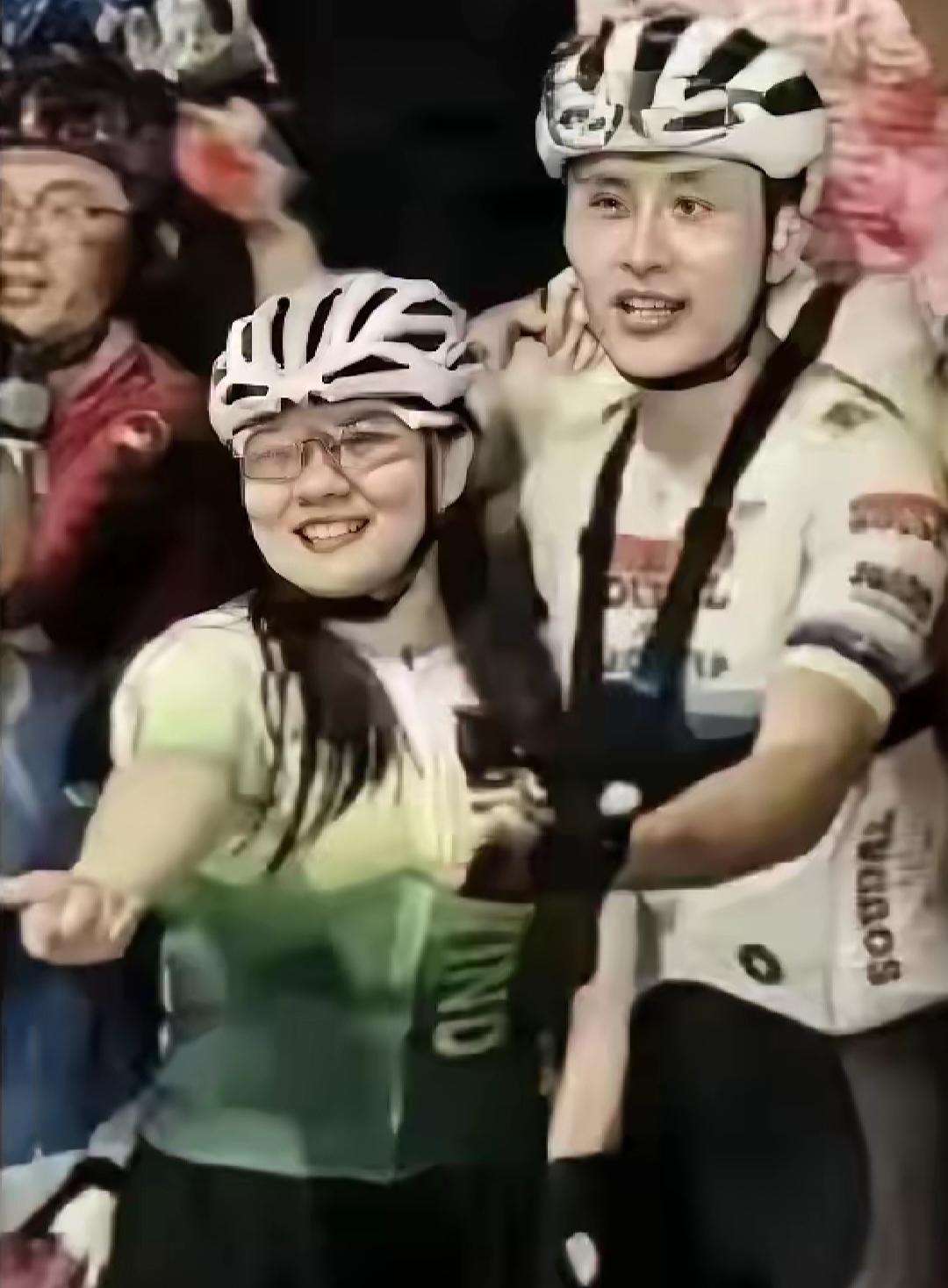 天啊，这是怎么了鸟哥事件我以为女的是一个超级大美女，看到这个合影，突然明白了