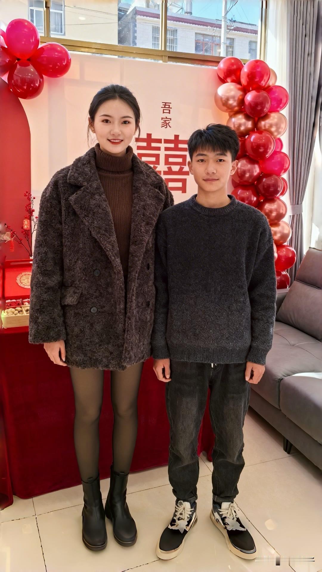 今天，我家那个“败家子”订婚了。儿子是复旦博士，儿媳是医学5+3研究生，彩